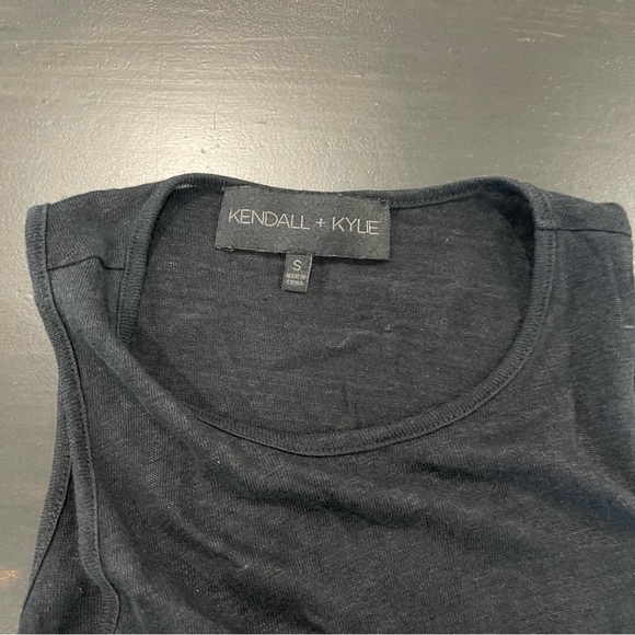 Kendall + Kylie Black Linen Sleeveless Side Button Slit Top Sz Small - Picture 6 of 6